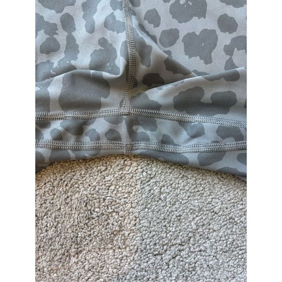 NWOT Nike gray leopard bike short 7” , $58 Sm B12 - Picture 5 of 6